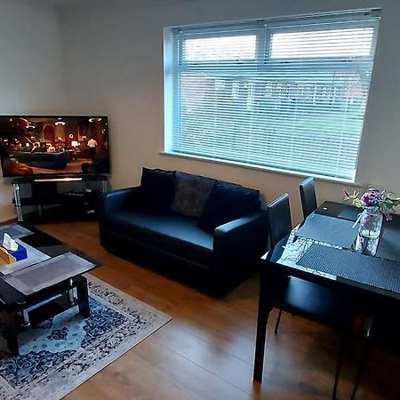 Maisonette With Patio 1 Double Bed Urmston Exterior foto