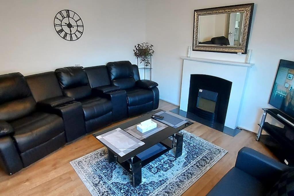 Maisonette With Patio 1 Double Bed Urmston Exterior foto