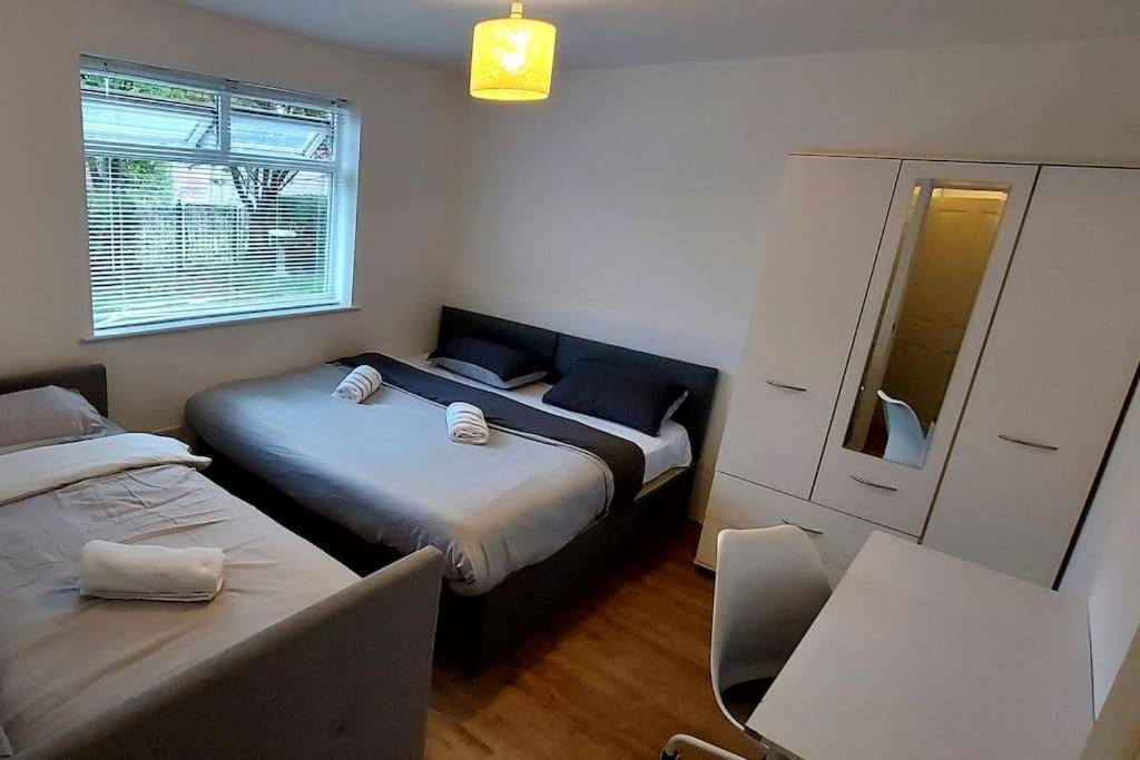 Maisonette With Patio 1 Double Bed Urmston Exterior foto