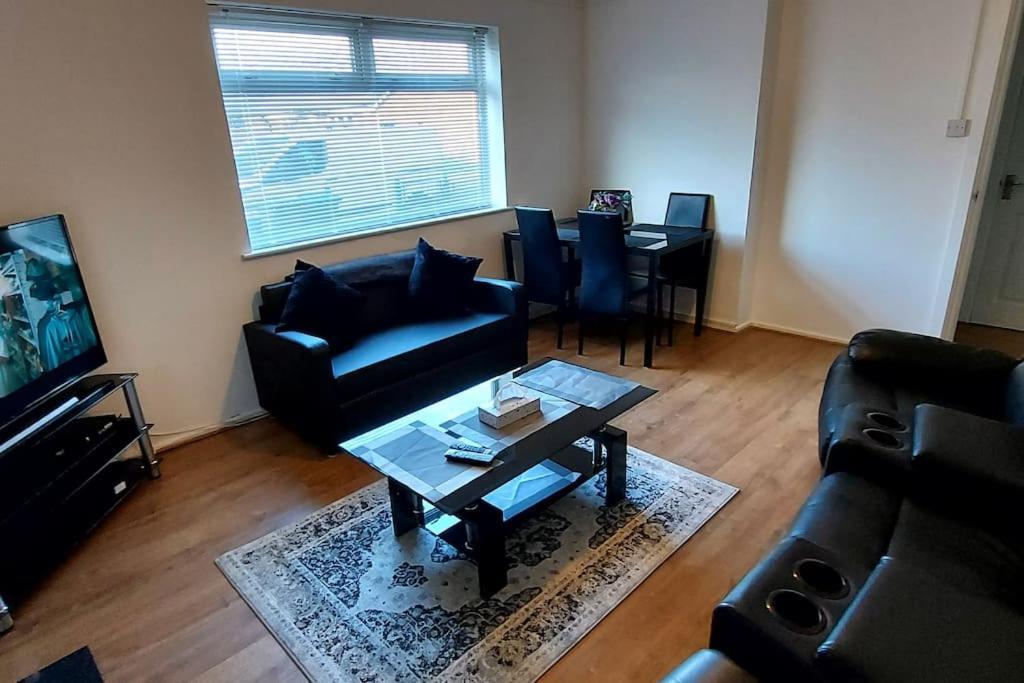 Maisonette With Patio 1 Double Bed Urmston Exterior foto