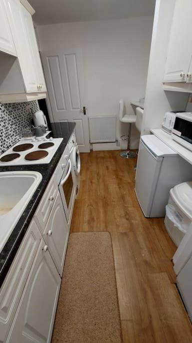 Maisonette With Patio 1 Double Bed Urmston Exterior foto