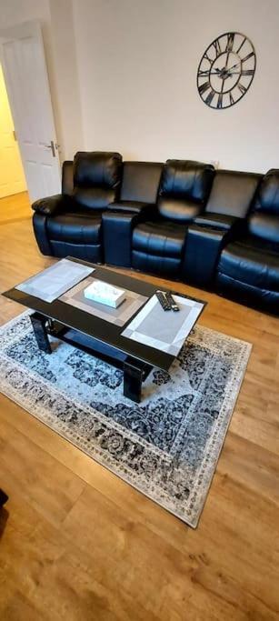 Maisonette With Patio 1 Double Bed Urmston Exterior foto