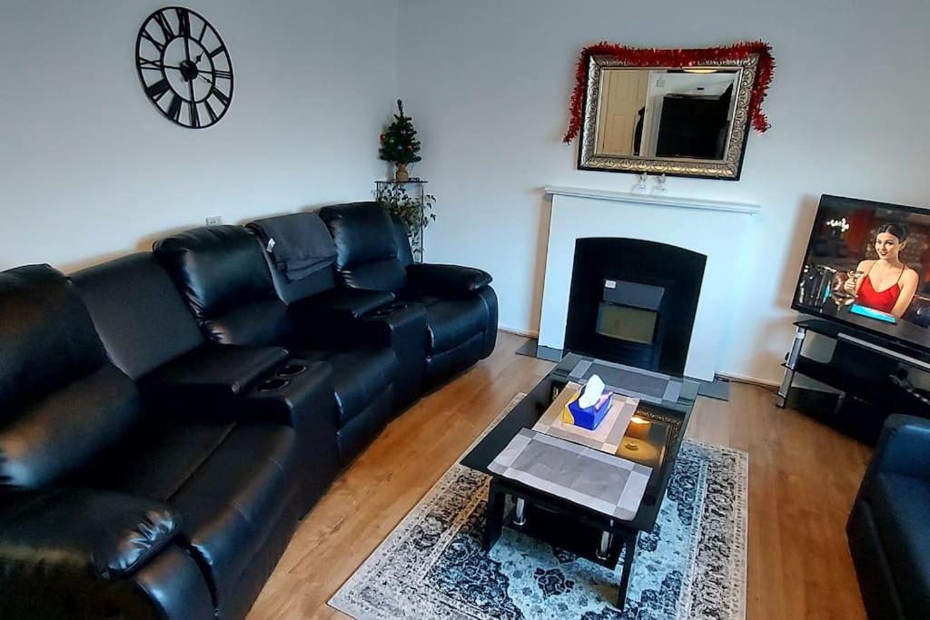 Maisonette With Patio 1 Double Bed Urmston Exterior foto